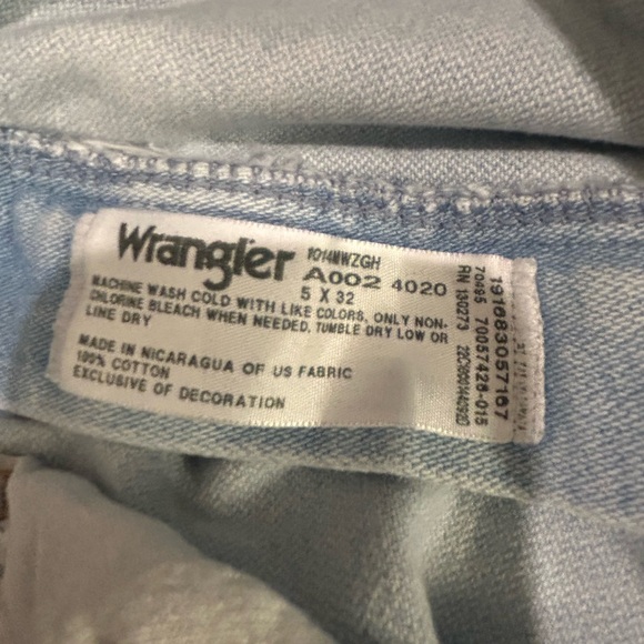 light wash Cowboy Cut Wranglers - Picture 5 of 5